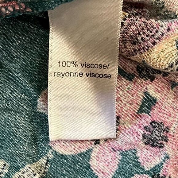 Maurices Women’s Size XXL Ruffle Bell Sleeve Faux Wrap Blouse Green Floral - Picture 3 of 6